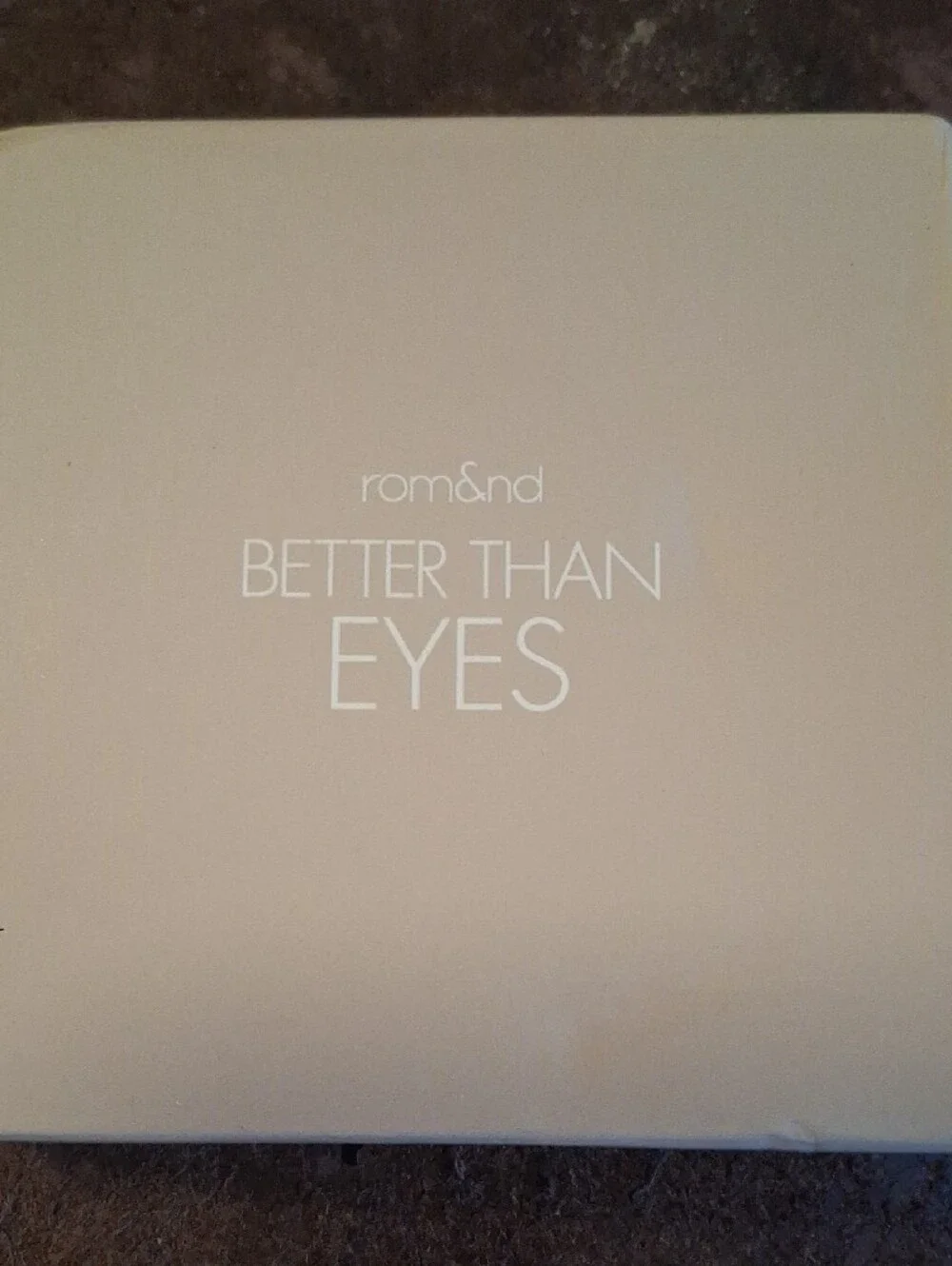 Better Than Eyes Eyeshadow Palette - Dry Buckwheat Flower (M02) - Cream